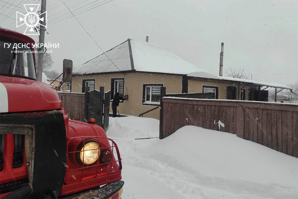 На Чернігівщині горіло авто, будівельний магазин та три житлові будинки