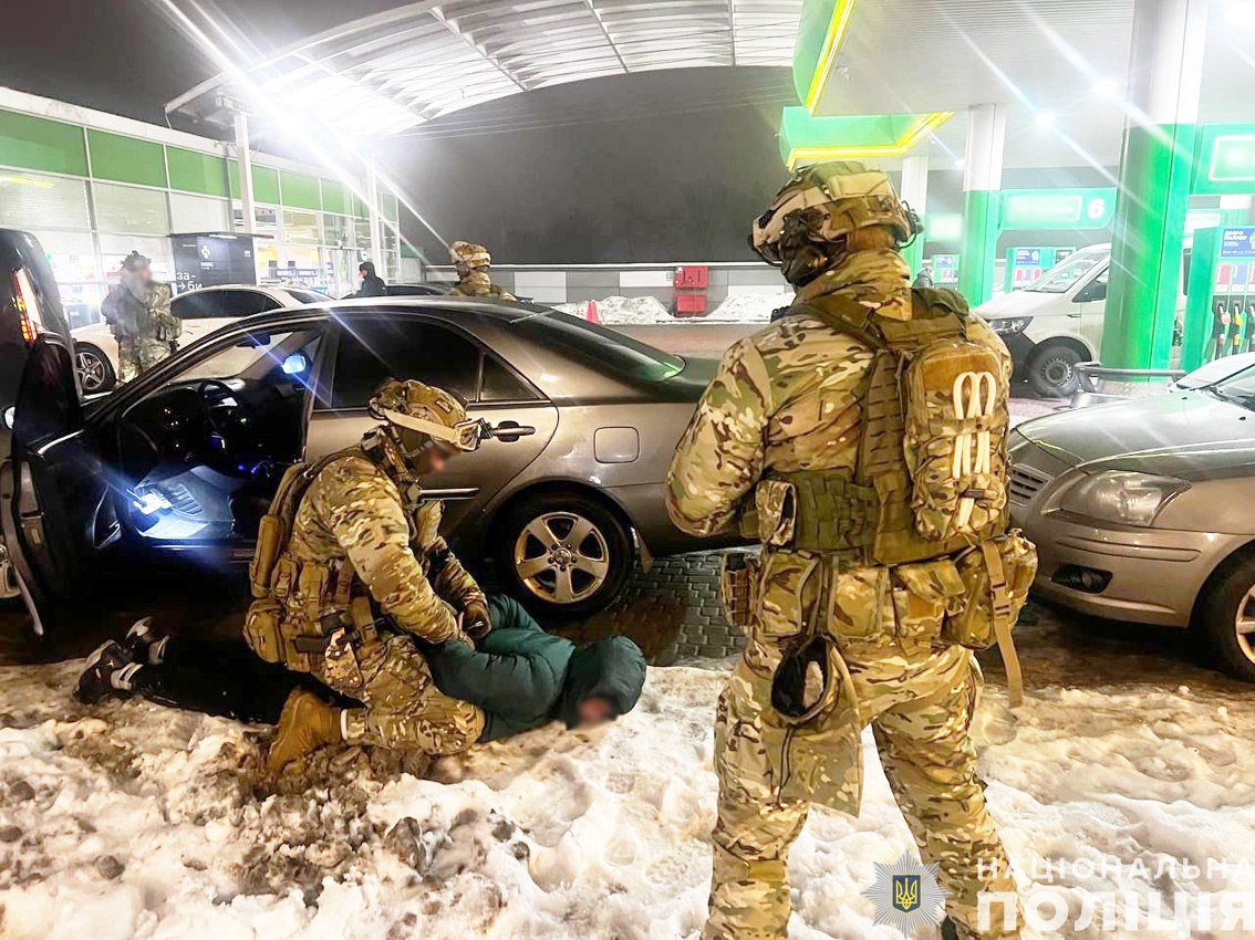 Кинув пляшку із запальною сумішшю у вікно: 20-річний харків’янин намагався спалити квартиру у Чернігові