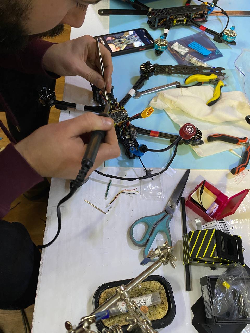 Виготовлення дронів