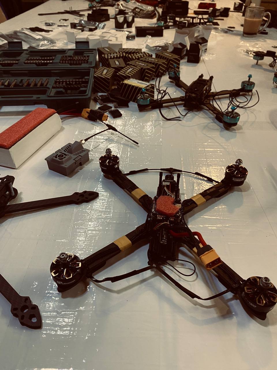 Виготовлення дронів