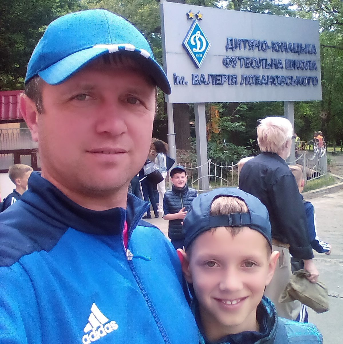 Руслан Попов (ліворуч) разом з сином