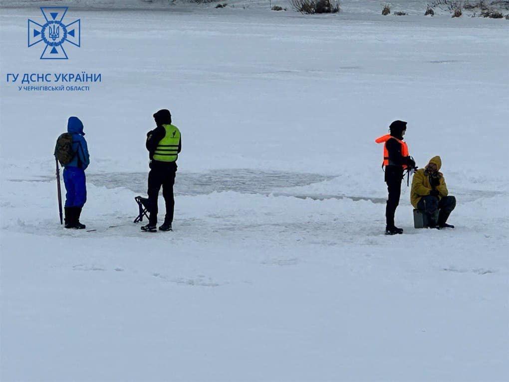 Рятувальники проводять інструктаж про небезпеку виходу на тонку кригу водойм