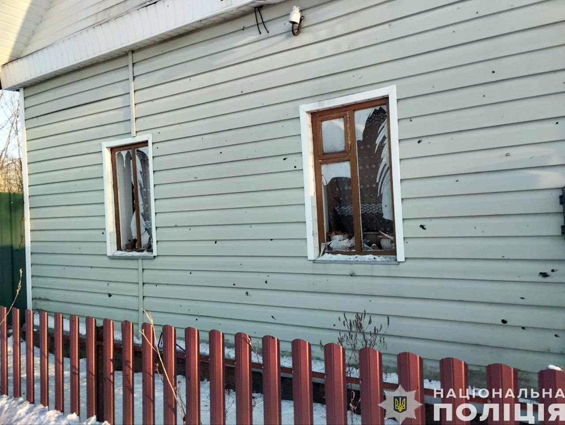 Пошкоджений будинок в одному з сіл Новгород-Сіверського району