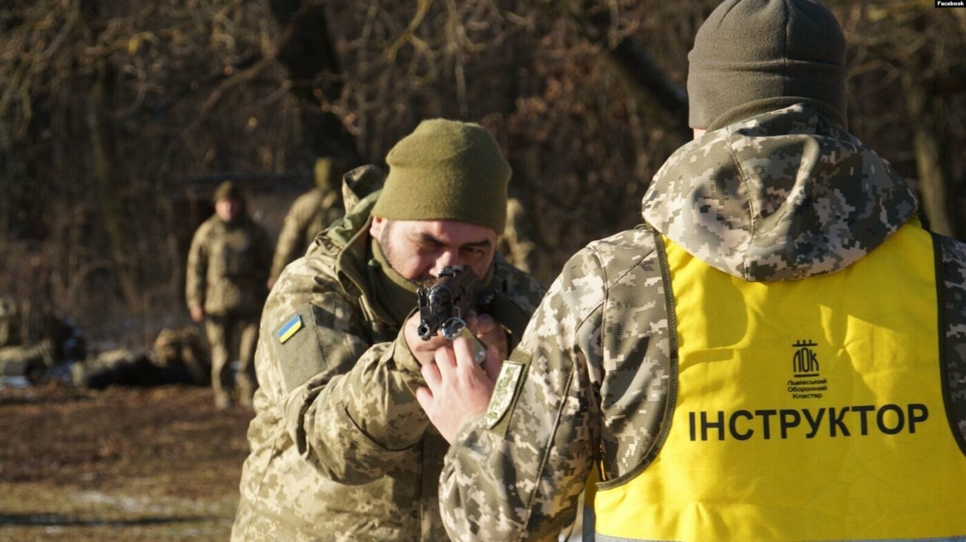 Курс базової загальновійськової підготовки розпочинається для курсантів знайомством зі зброєю