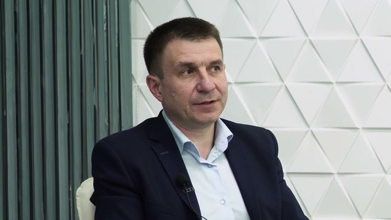 Олег Новомлинець