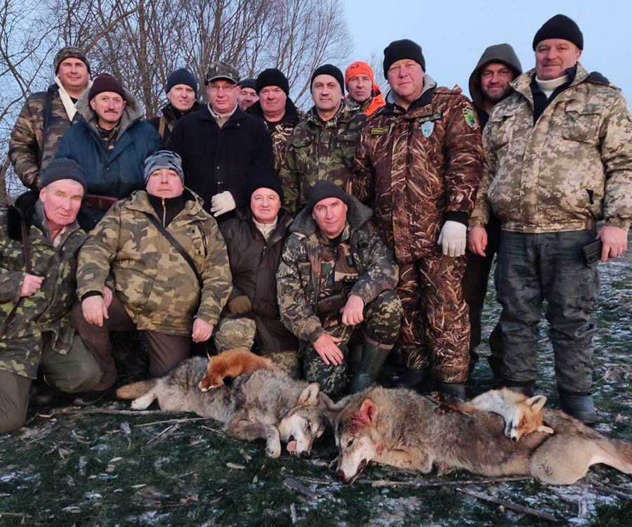 Мисливці після полювання