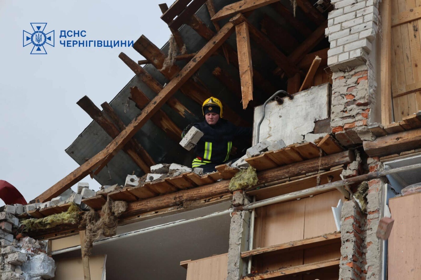 Ліквідація наслідків ракетного обстрілу