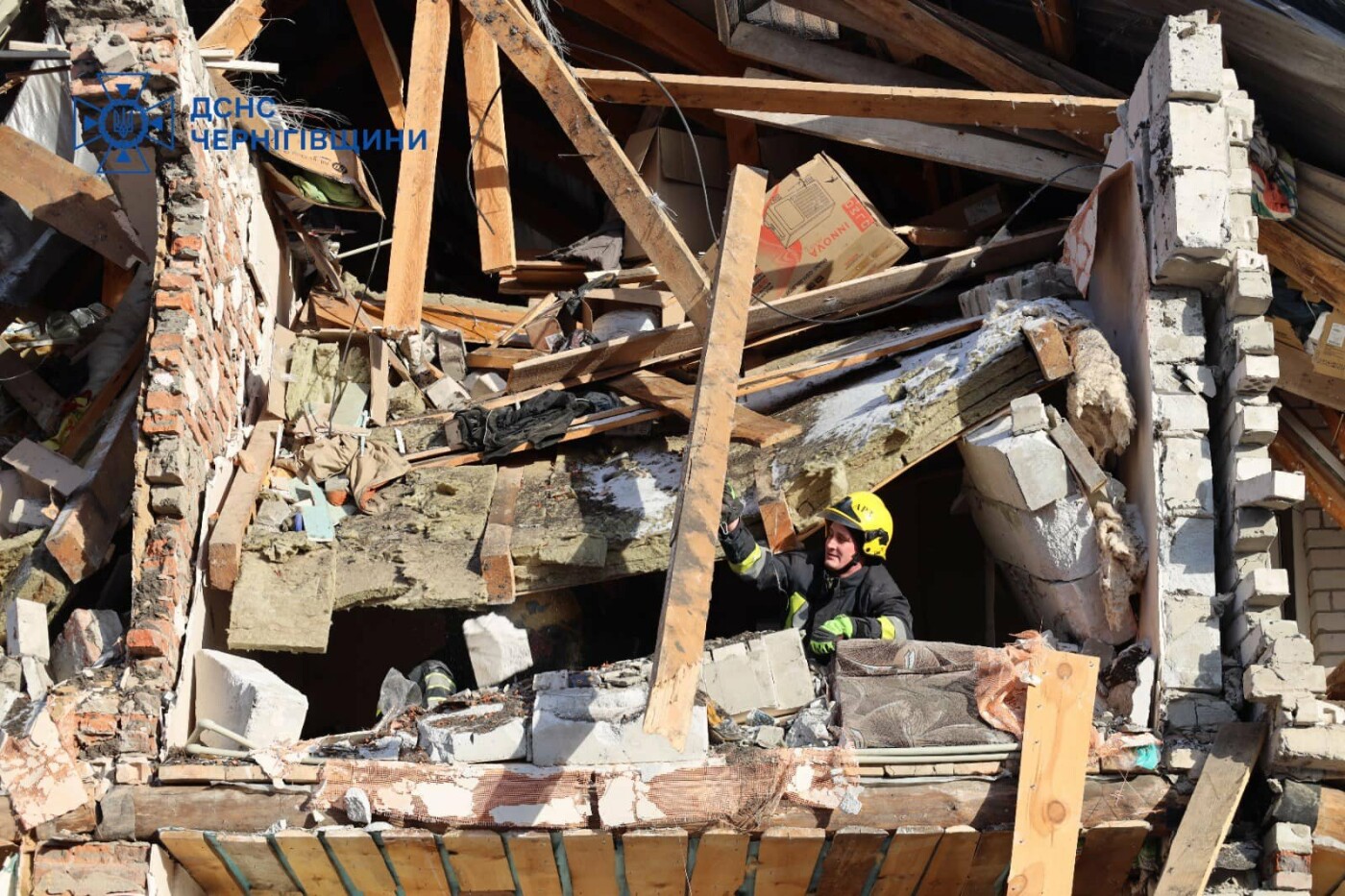 Ліквідація наслідків ракетного обстрілу