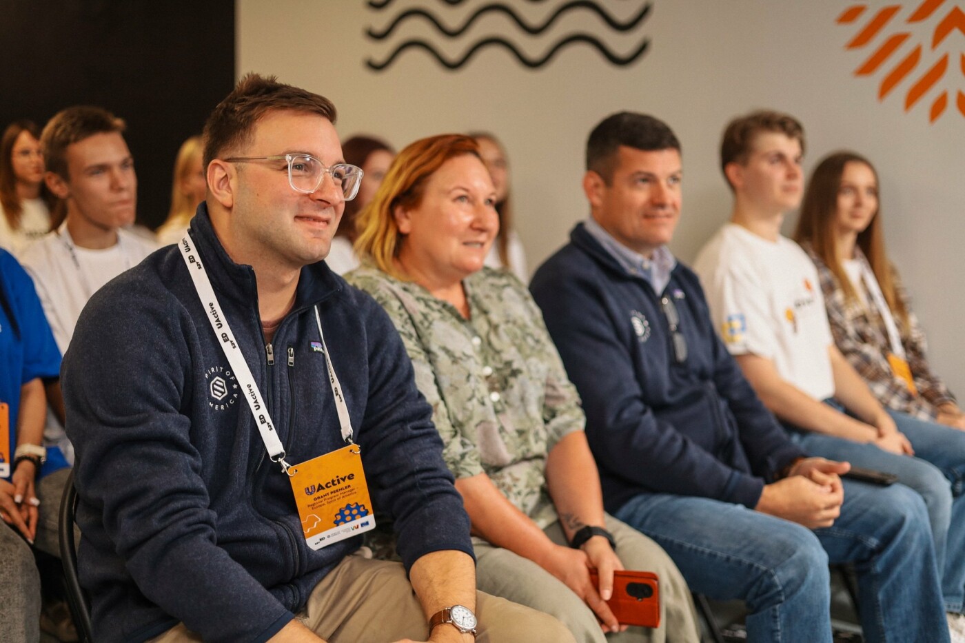 Партнери програми (перший зліва Грант Пілер, третій у ряду Мет Діммік, представники Spirit of America)