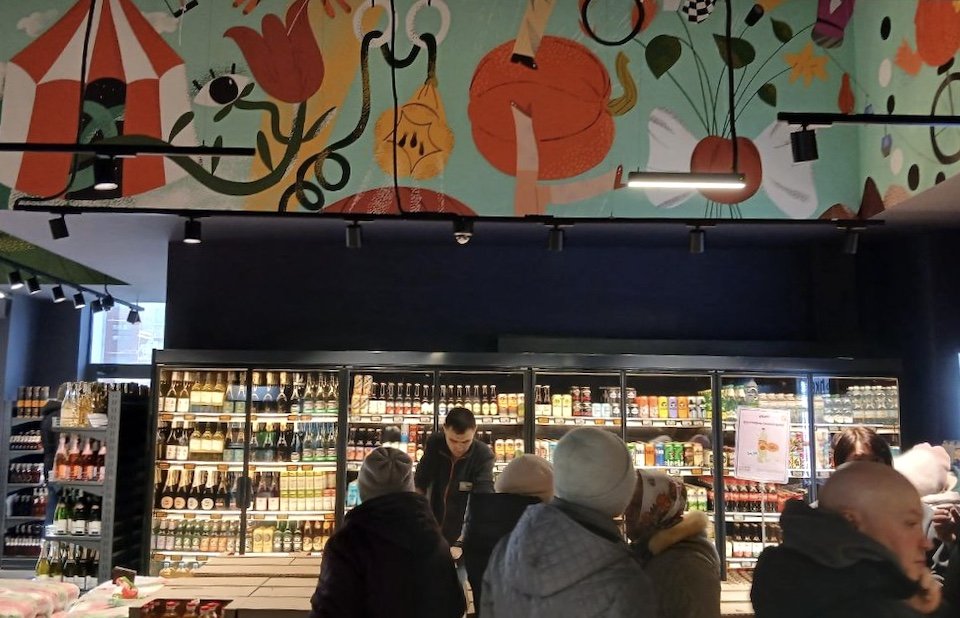 Один з малюнків у торговельній залі