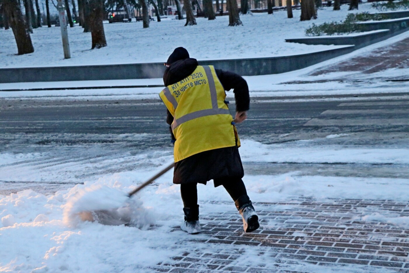 Працюють техніка і люди