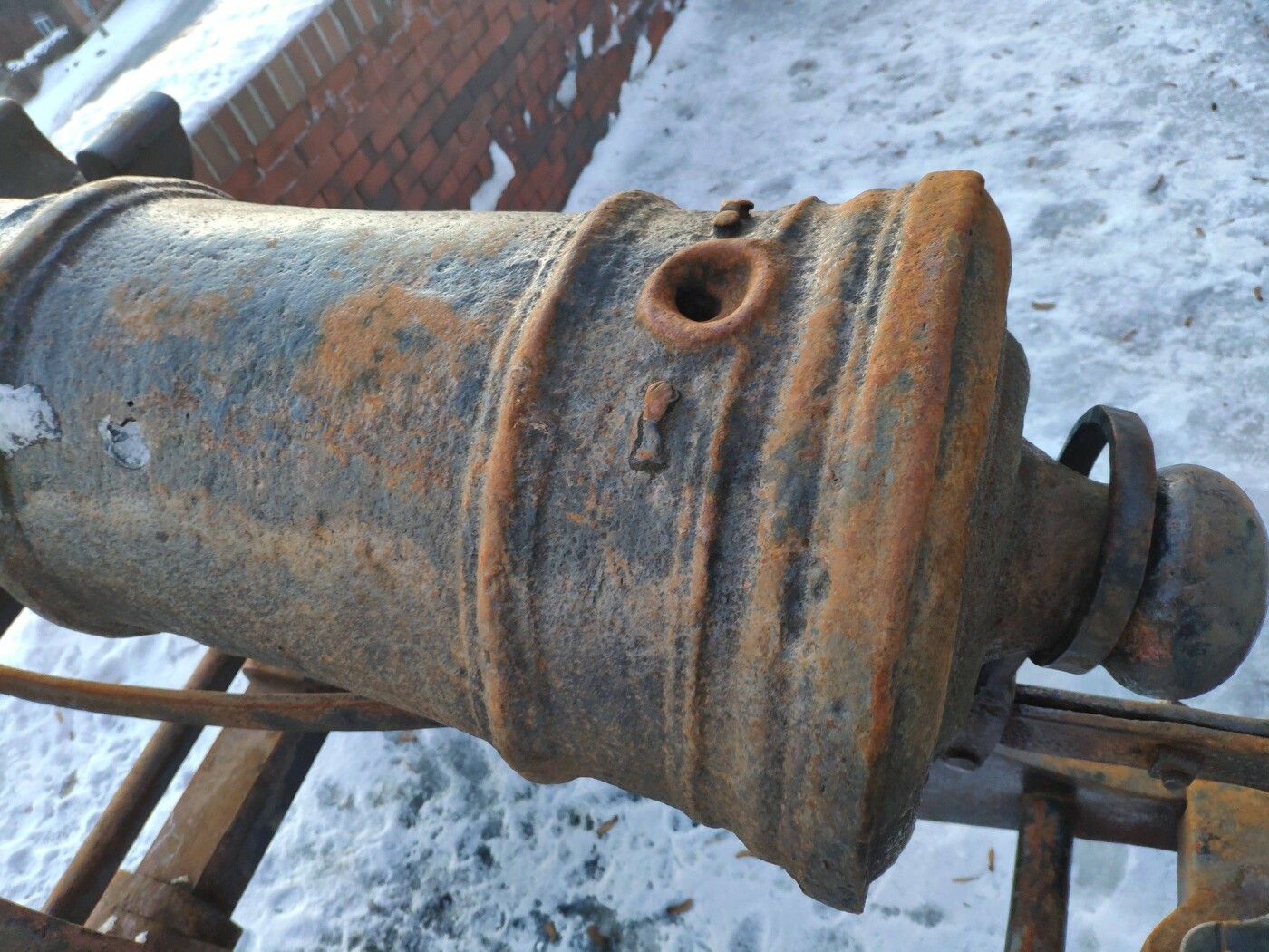 Іржаві гармати на Валу у Чернігові