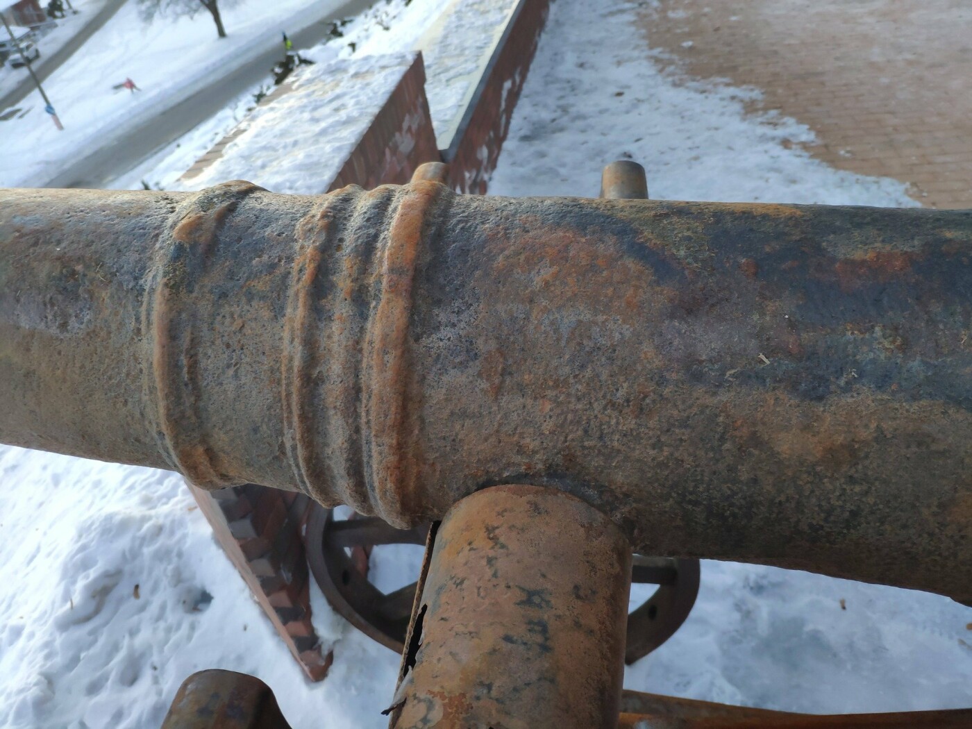 Іржаві гармати на Валу у Чернігові