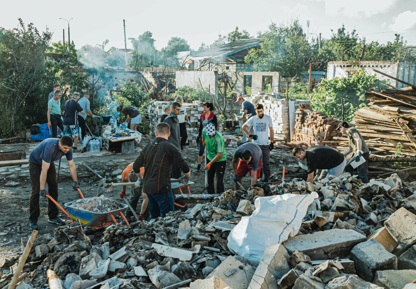 Розбір завалів у сім'ї Рудих