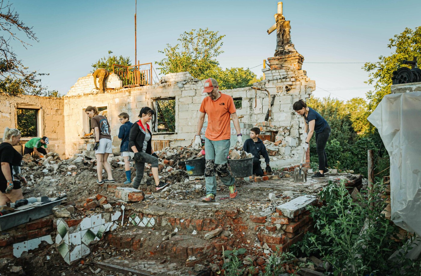 Розбір завалів у сім'ї Рудих