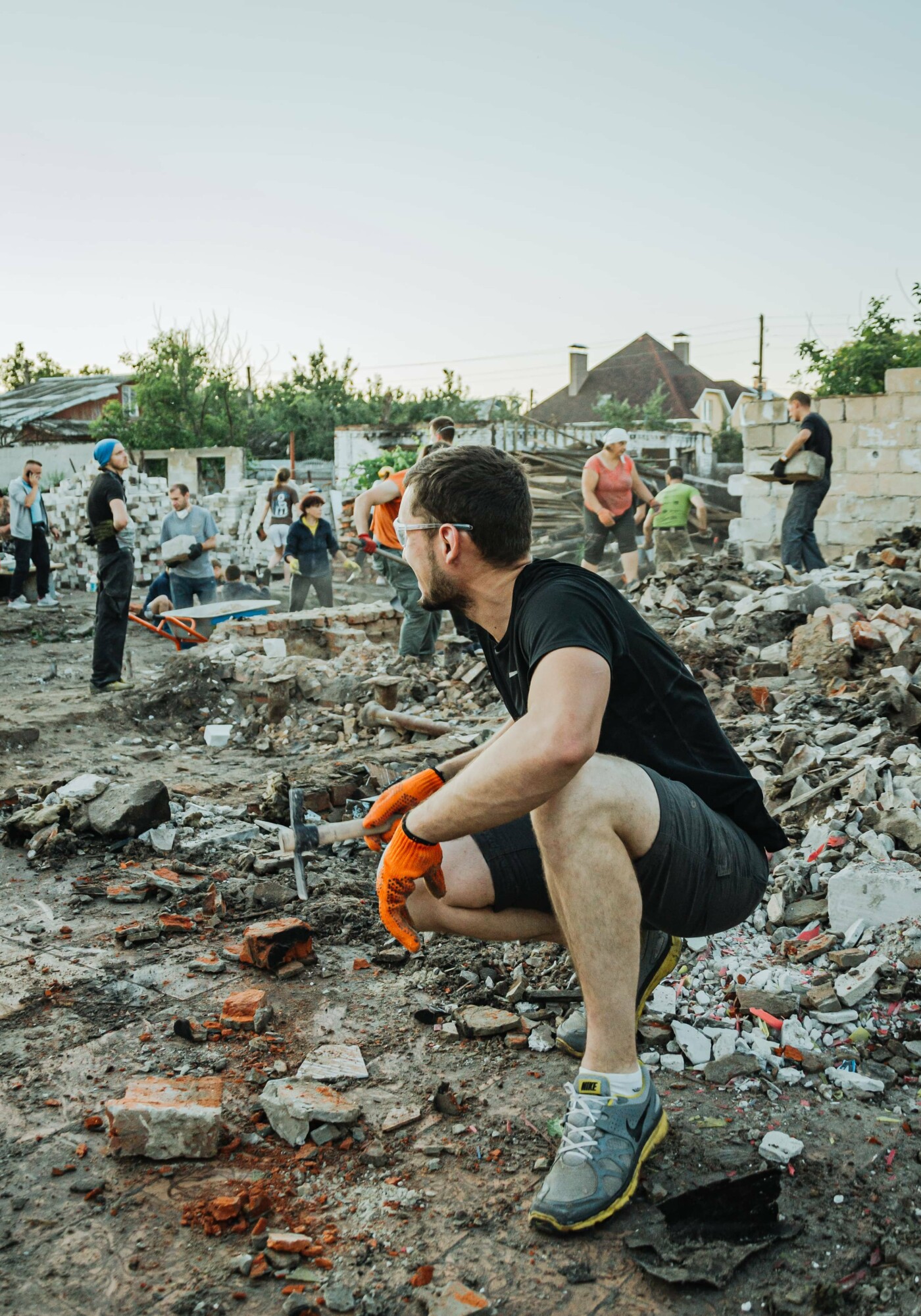 Розбір завалів у сім'ї Рудих
