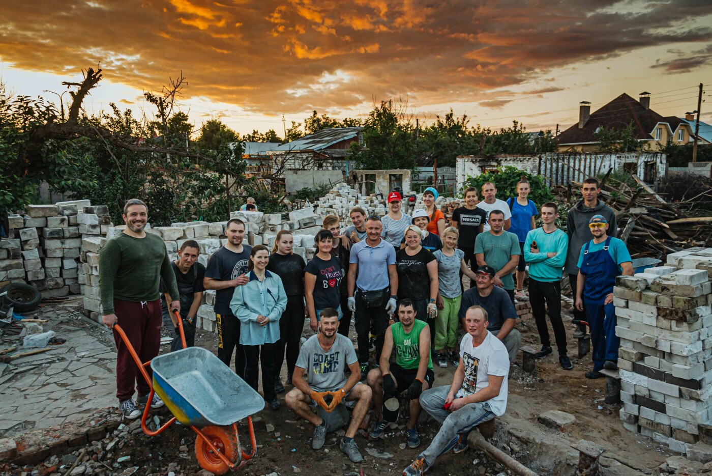 Розбір завалів у сім'ї Рудих