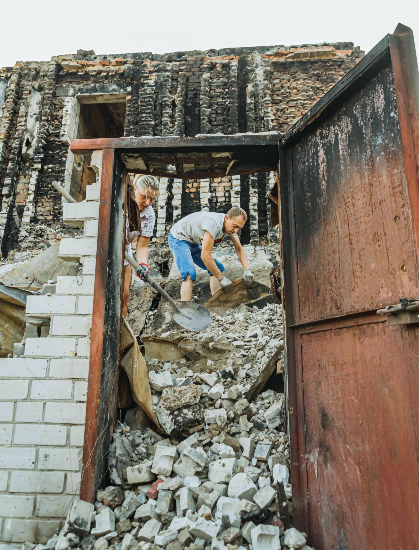 Розбір завалів у сім'ї Ходаків