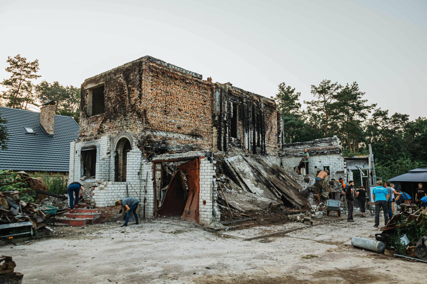 Розбір завалів у сім'ї Ходаків