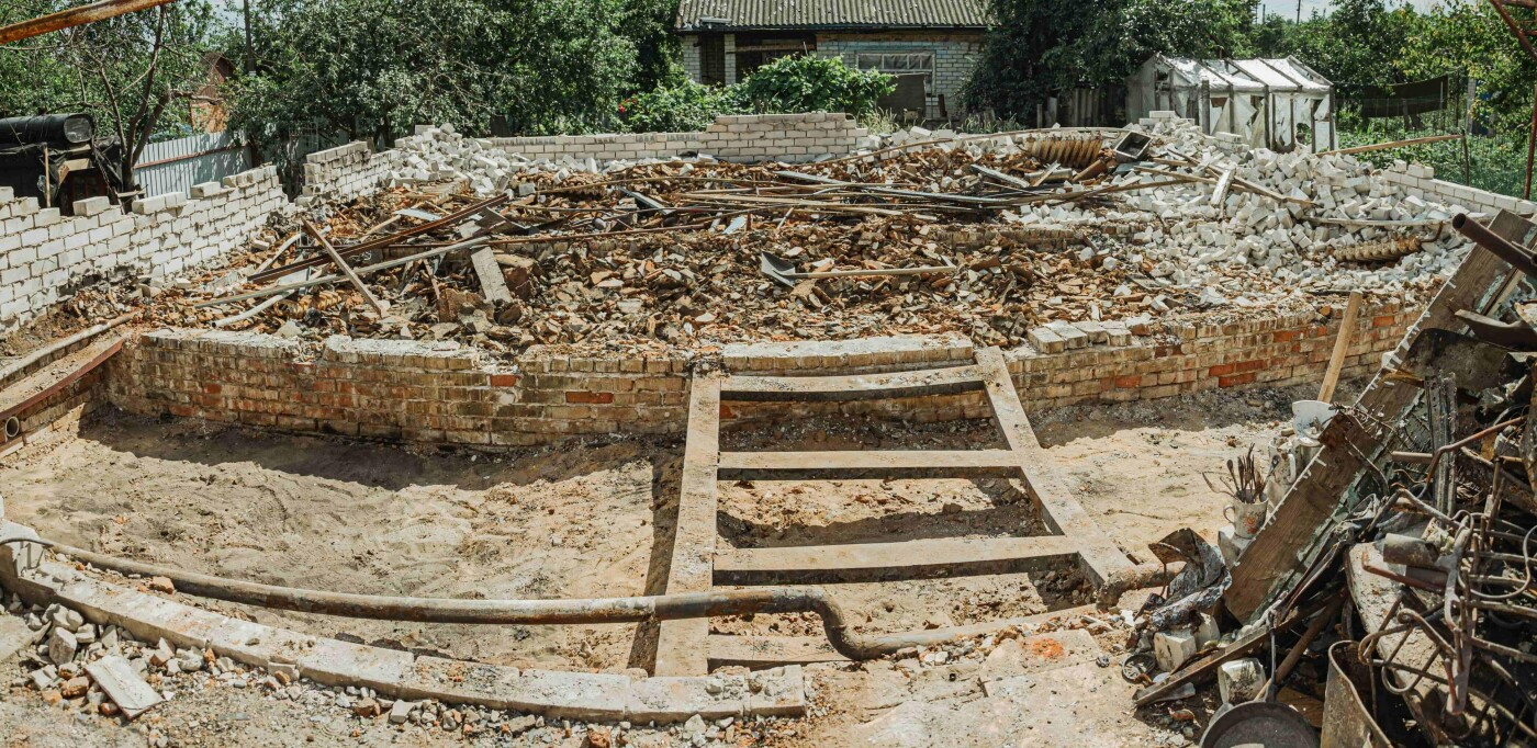 Розбір завалів у сім'ї Локтєвих