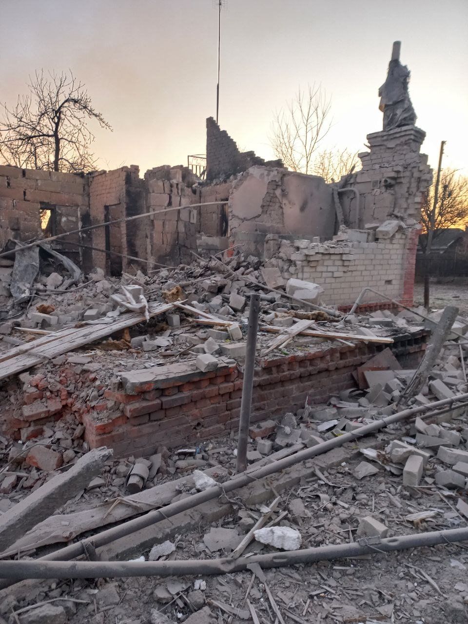 Зруйнований будинок, березень 2022 рік (фото з особистого архіву сім'ї Рудих)