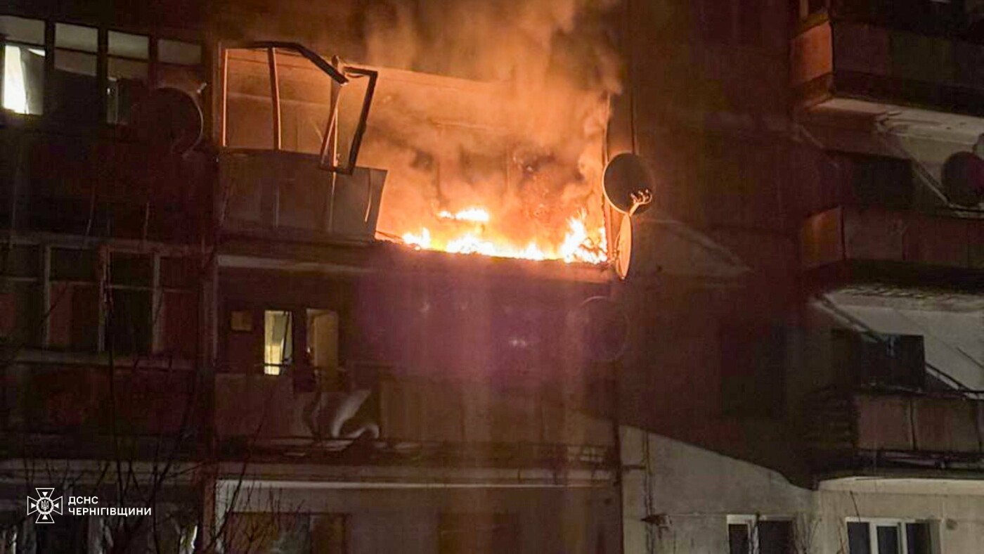 Горить балкон у місті Семенівка на Чернігівщині