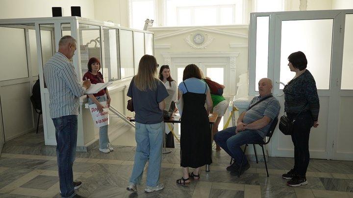 Інвестори в міській військовій адміністрації. Фото: Суспільне Чернігів