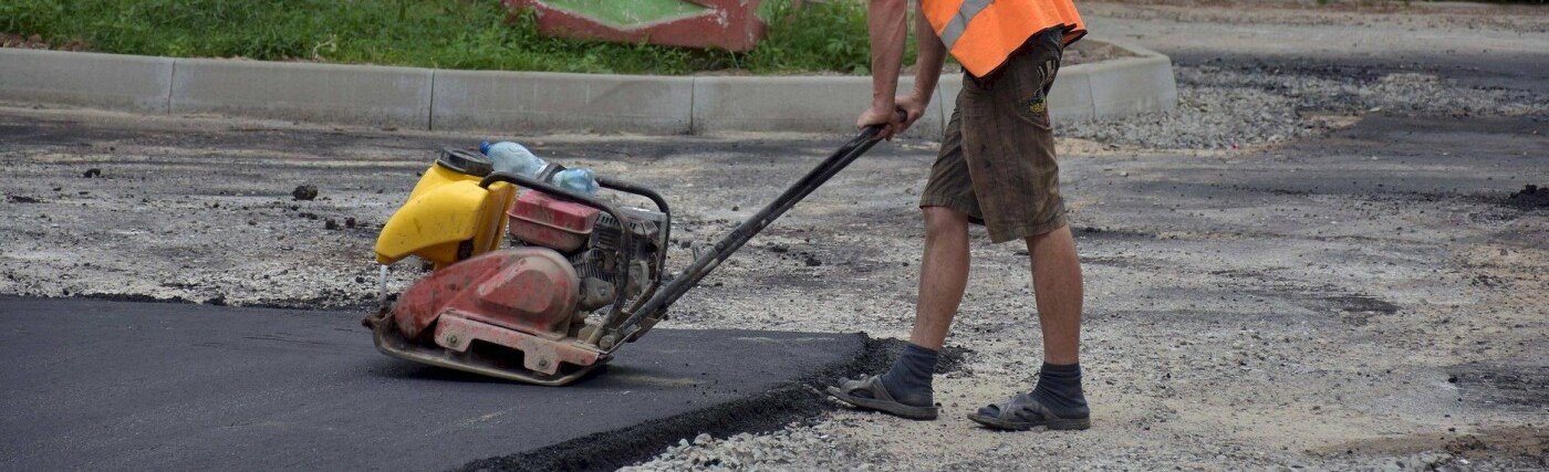 Доценка, Єськова, Мстиславська… У яких дворах у Чернігові цього року відремонтують дороги