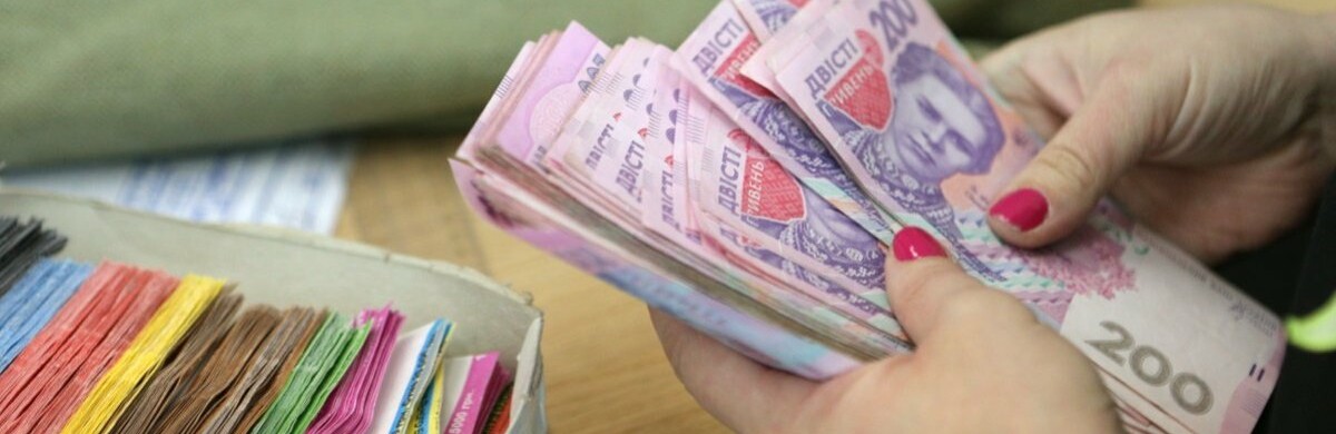 Середня зарплатня у Чернігові та області зросла на третину: які виплати отримують робітники