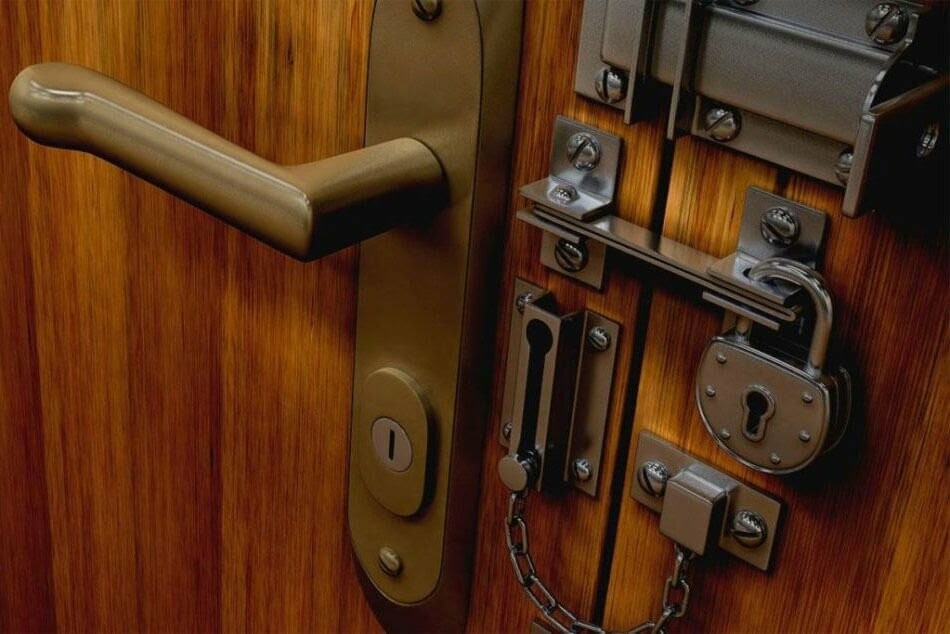 Комбінація замків для дверей