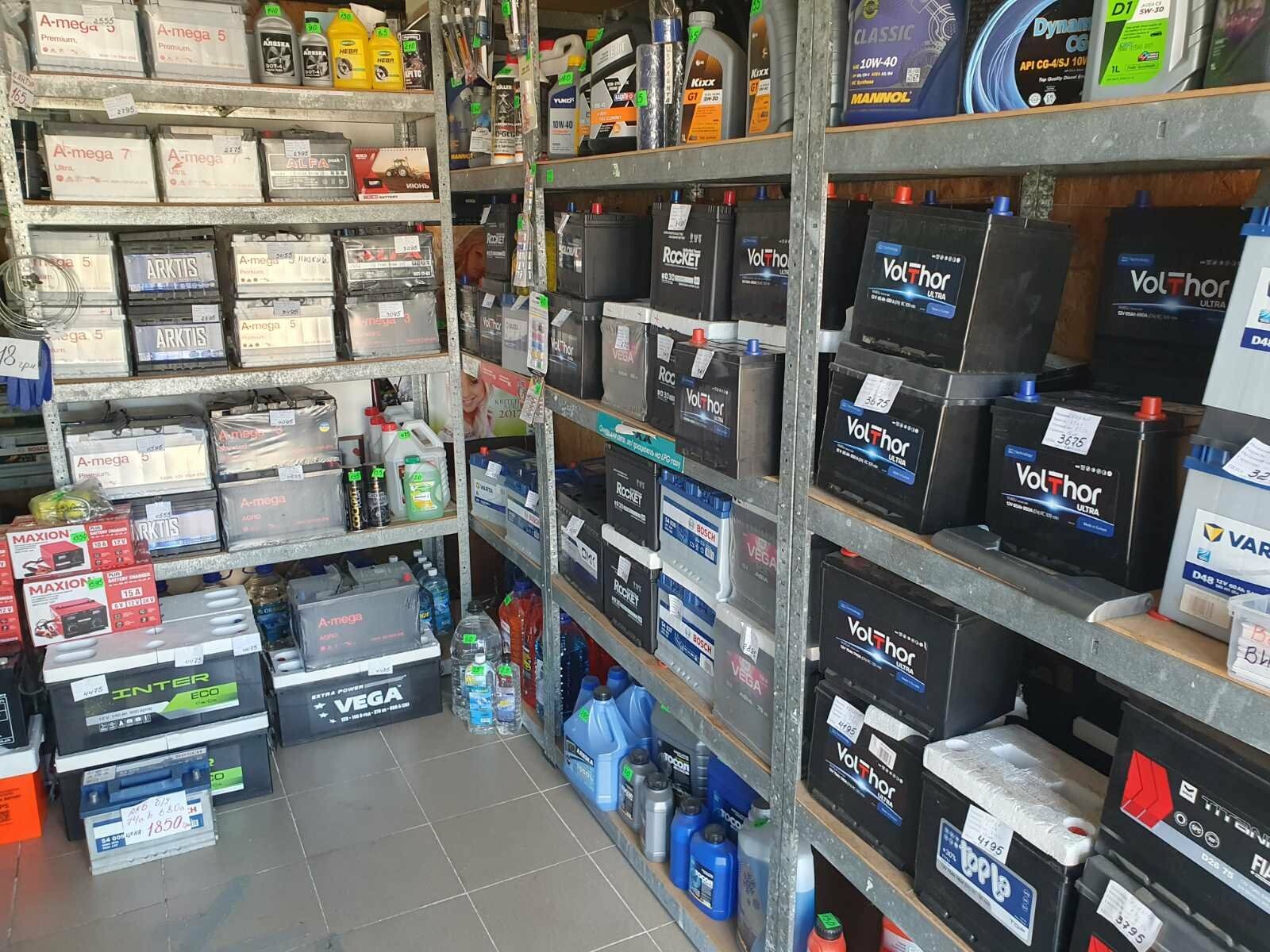 Ассортимент аккумуляторов в магазине 220km Чернигов Ассортимент аккумуляторов в магазине 220km Чернигов