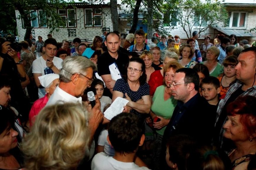 Геннадій Корбан в дворах Чернігова проводить зустрічі з місцевими мешканцями (фото) - фото 1 Геннадій Корбан в дворах Чернігова проводить зустрічі з місцевими мешканцями (фото) - фото 1